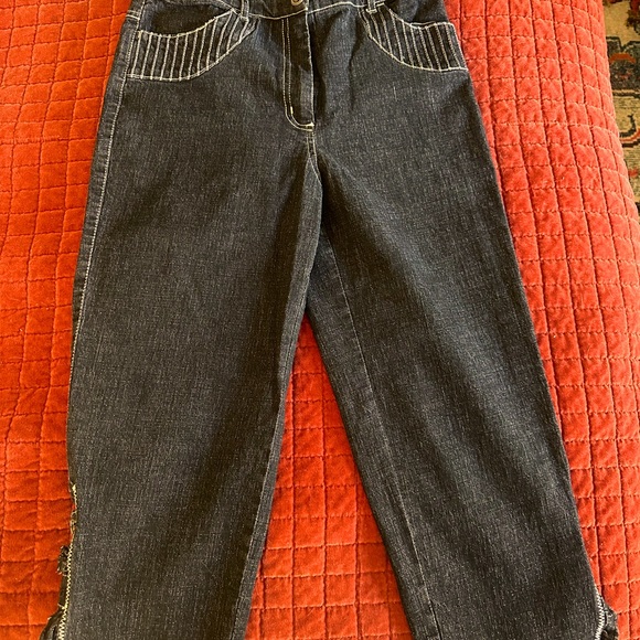 Vex- vintage jean capri… adorable stitching detail, ruffles , and buttons! - Picture 4 of 9